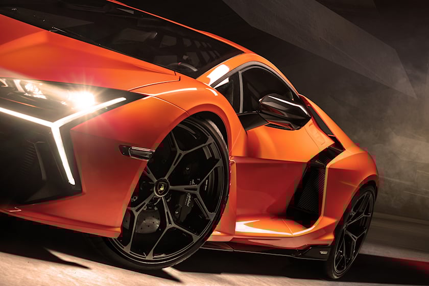 Cận cảnh “quái thú” Lamborghini Revuelto với sức mạnh hơn 1000 mã lực 263829