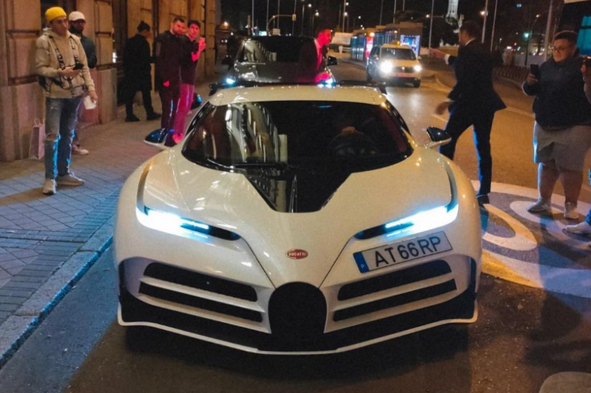 Cristiano Ronaldo lái siêu phẩm Bugatti Centodieci cực hiếm trên đường phố Madrid 263918