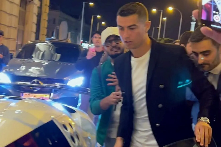 Cristiano Ronaldo lái siêu phẩm Bugatti Centodieci cực hiếm trên đường phố Madrid 263919
