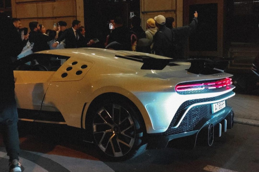 Cristiano Ronaldo lái siêu phẩm Bugatti Centodieci cực hiếm trên đường phố Madrid 263920