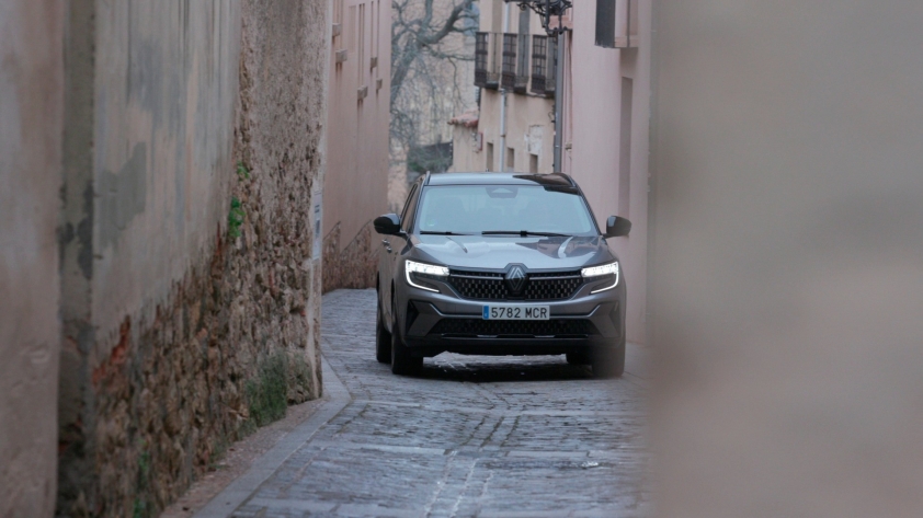 this-is-how-a-car-is-tested-in-real-life-situations_1