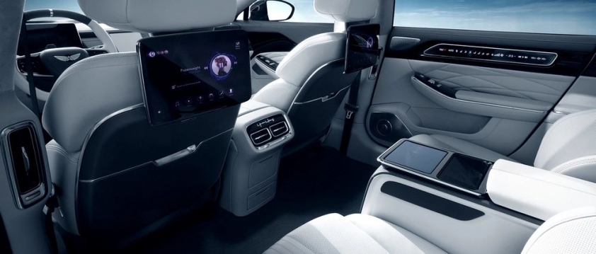 Chỉ với một lần sạc, mẫu ô tô điện này có thể chạy tới 1000 km 275908