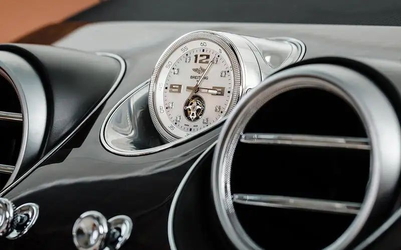 4-breitling-clock-use_bentley_0_0_0_result