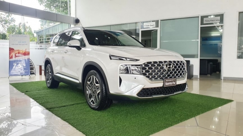 Hyundai Santa Fe ưu đãi lớn