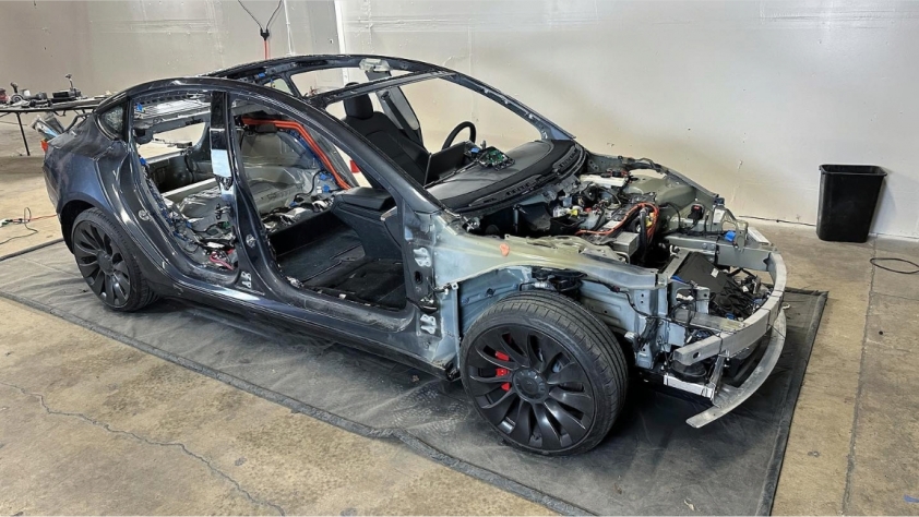 tesla-model-3-tran-trui