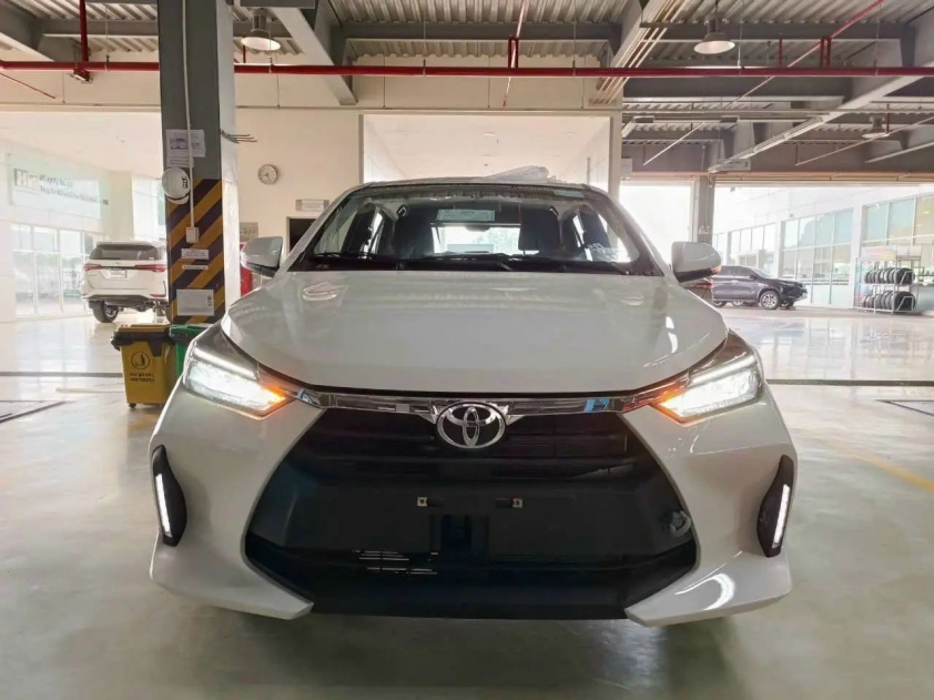 toyota-wigo-lo-anh-thuc-te-truoc-khi-ra-mat (4)_result
