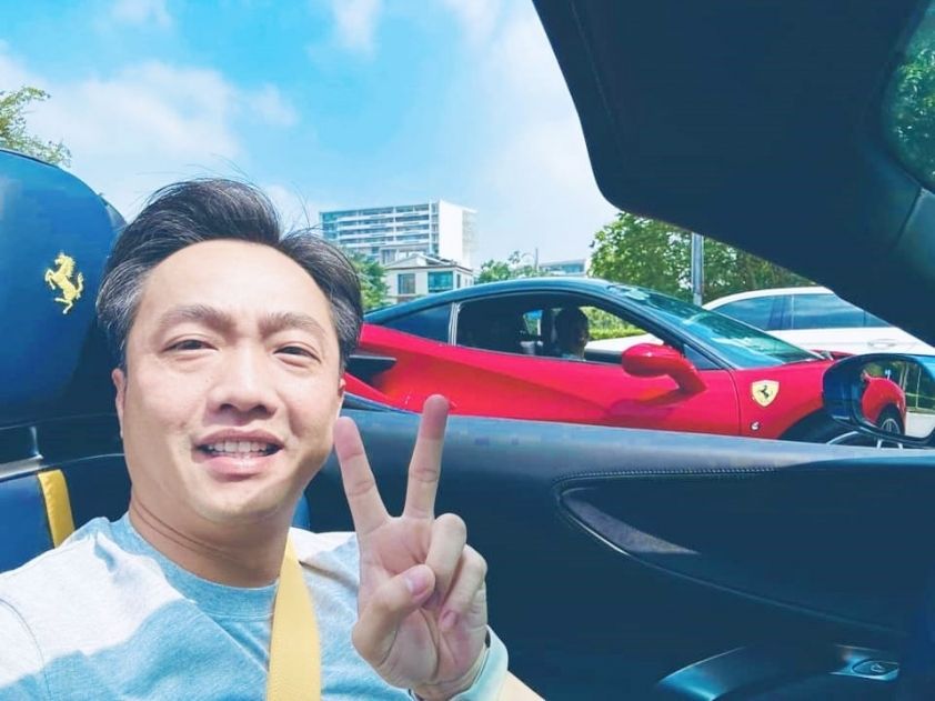 minh nhựa tậu siêu xe ferrari