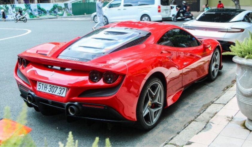 Cũ người mới ta, Minh Nhựa tậu Ferrari F8 Tributo giá hơn 20 tỷ đồng của Cường Đô La 291061