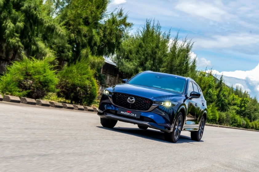 Mazda CX-5 2023 ra mắt: Thêm trang bị đấu Ford Territory, giá bán giảm bất ngờ 300982