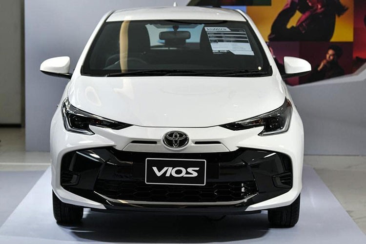 Nghịch lý doanh số Toyota Vios tại Việt Nam: Càng nhận nhiều 'gạch đá', càng ăn khách 302909