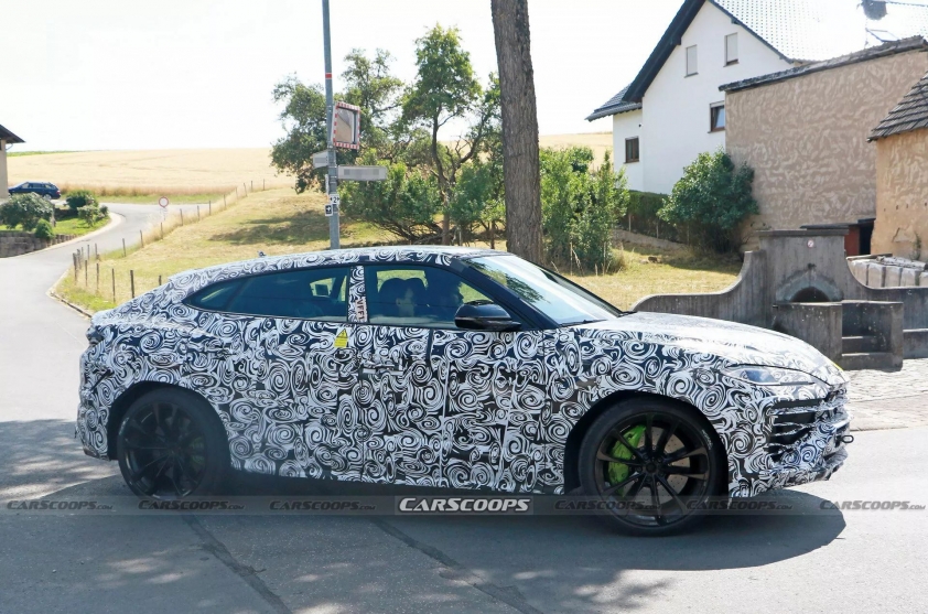 2024-Lamborghini-Urus-726-12_result