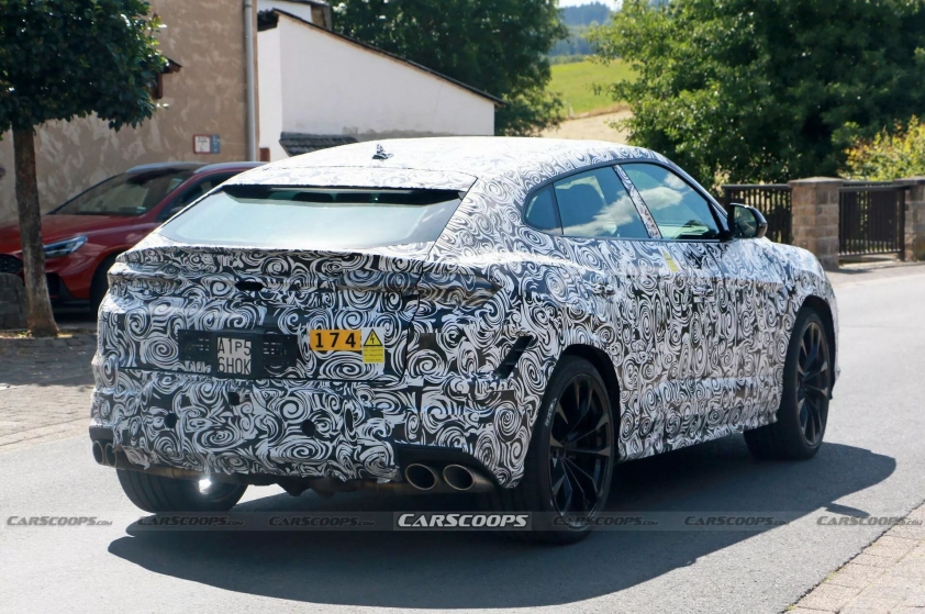 2024-Lamborghini-Urus-726-15_result