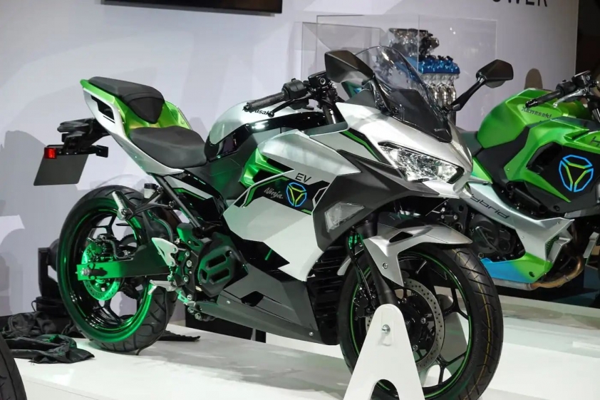 kawasaki-ninja-electric-motorcycle-5_result