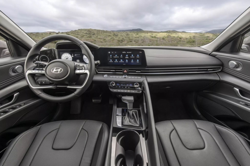 2024-Hyundai-Elantra-US-40-2048x1366_result