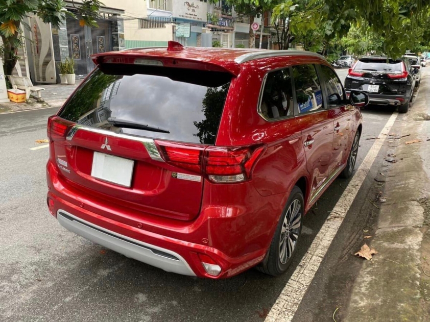 Lăn bánh 1 năm, Mitsubishi Outlander ‘siêu lướt’ rao bán với giá khó tin 334373