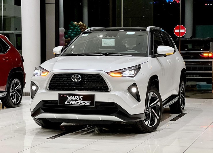 Toyota-Yaris-Cross-2023-chao-san-nuoc-1-1689008909-381-width740height534