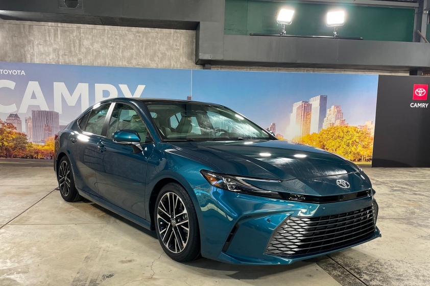 Cận cảnh Toyota Camry thế hệ mới: Thiết kế đẹp hút hồn, trang bị dồi dào 356917