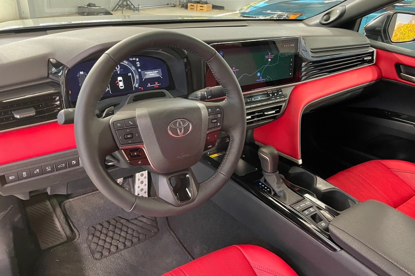 Cận cảnh Toyota Camry thế hệ mới: Thiết kế đẹp hút hồn, trang bị dồi dào 356930