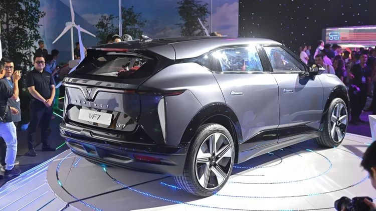 VinFast ấn định ngày ra mắt VF 7 ngay trong tháng 11, sẵn sàng cạnh tranh CX-5, Tucson? 356708