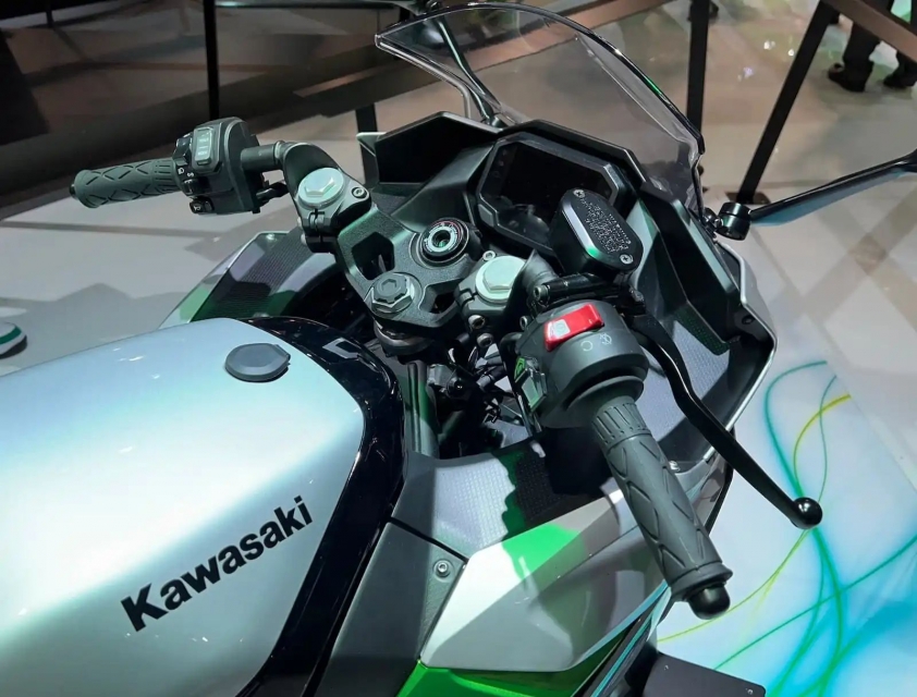 kawasaki-ninja-controls_result
