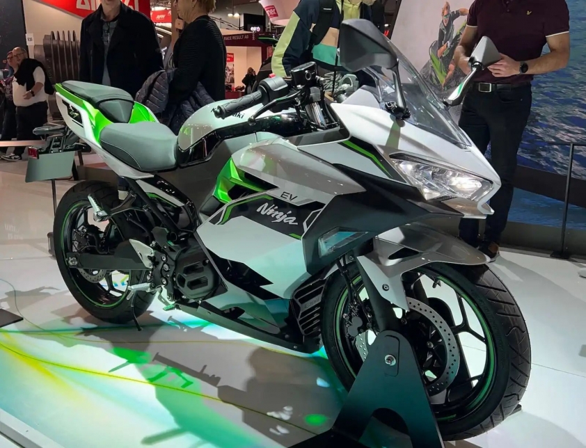 Mục sở thị thiết kế của Kawasaki Ninja e-1 và Z e-1, bộ đôi mô tô thuần điện đến từ Nhật Bản 363685