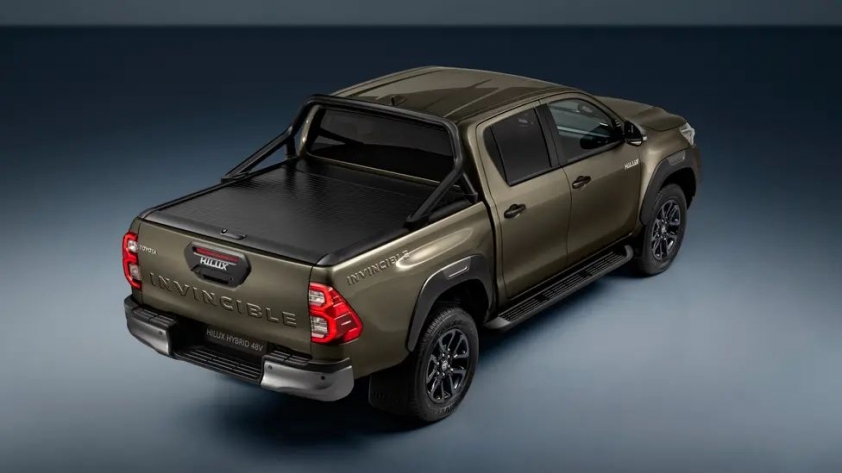 Bán tải Toyota Hilux ‘rục rịch’ ra mắt bản hybrid tiết kiệm nhiên liệu, dự kiến trình làng năm sau 366852