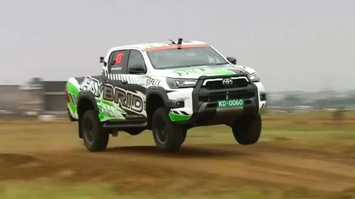 Bán tải Toyota Hilux ‘rục rịch’ ra mắt bản hybrid tiết kiệm nhiên liệu, dự kiến trình làng năm sau 366853