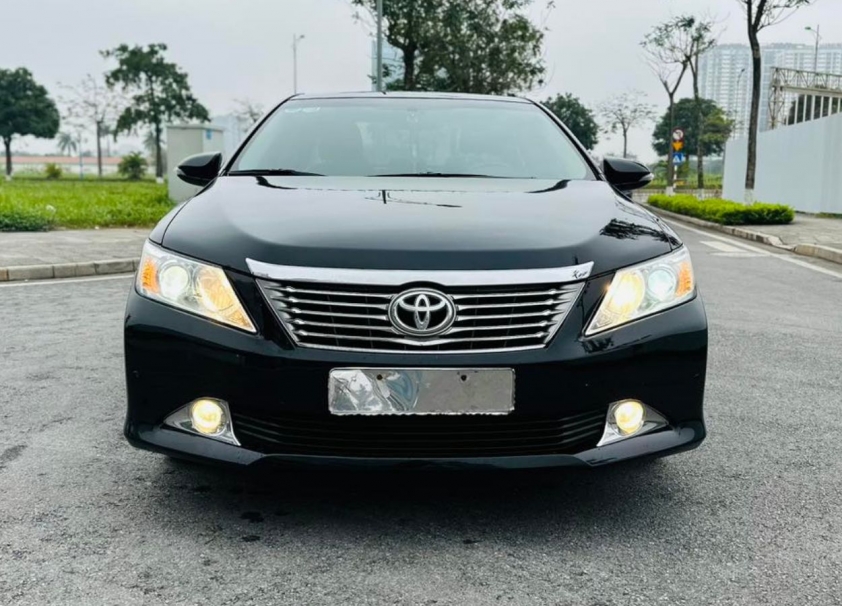 Toyota Camry 10 năm tuổi trượt giá ngang một chiếc Mazda CX-5 413091