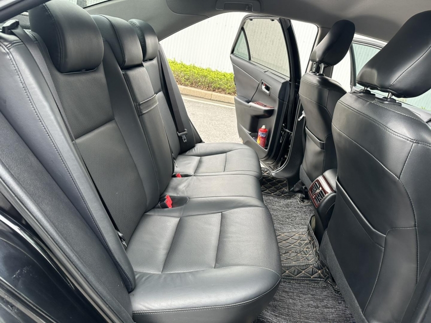 Toyota Camry 10 năm tuổi trượt giá ngang một chiếc Mazda CX-5 413104