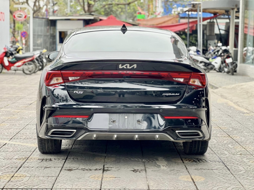 Kia K5 mới lăn bánh 1 năm đã rớt giá khó tin trên sàn xe cũ 413560