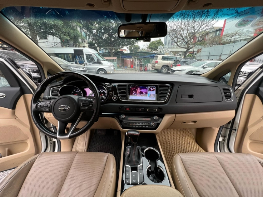 Kia Sedona bản full lăn bánh 8 vạn km bán ‘lỗ’ ngang một chiếc Ford Territory 413781