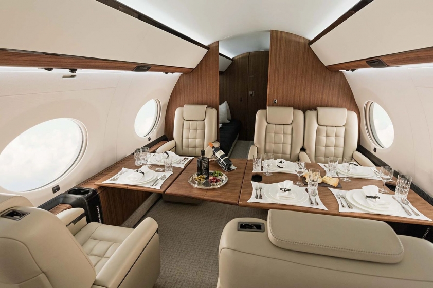 Chiếc máy bay riêng đưa tỷ phú Bill Gates đến Việt Nam có gì đặc biệt? 416871