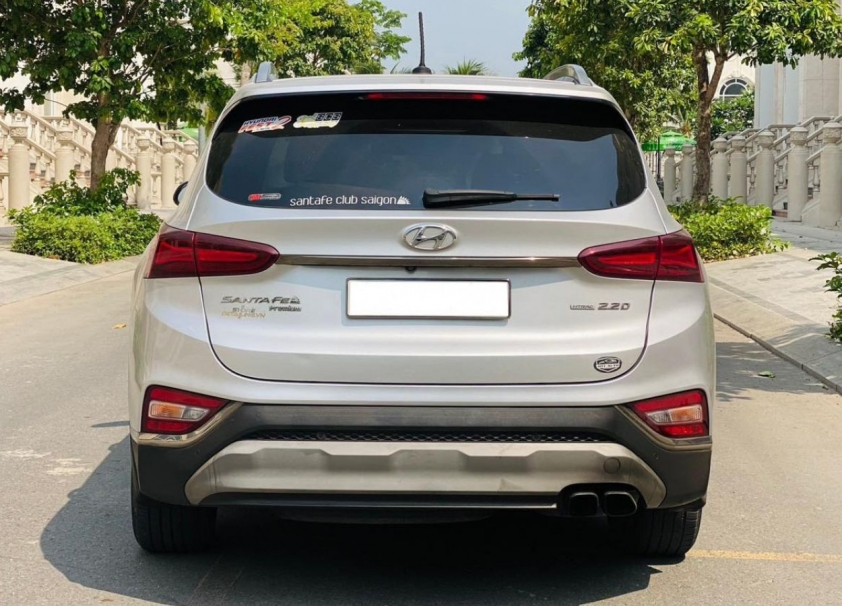 Lăn bánh 4 năm, Hyundai SantaFe trượt giá ngang một chiếc Toyota Vios 420027