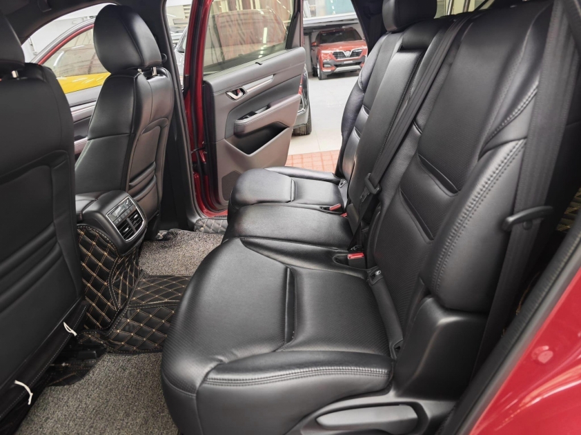 Mazda CX-8 lăn bánh 3 năm trượt giá ngang một chiếc Kia Morning 438976