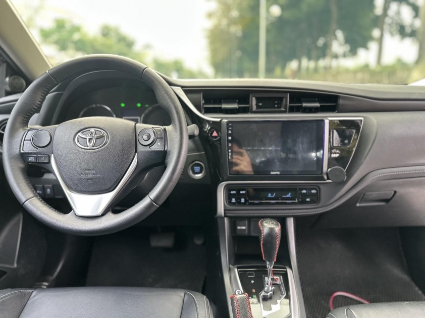 Toyota Corolla Altis Sport chào bán giá chỉ ngang Honda City sau 7 năm sử dụng 439954