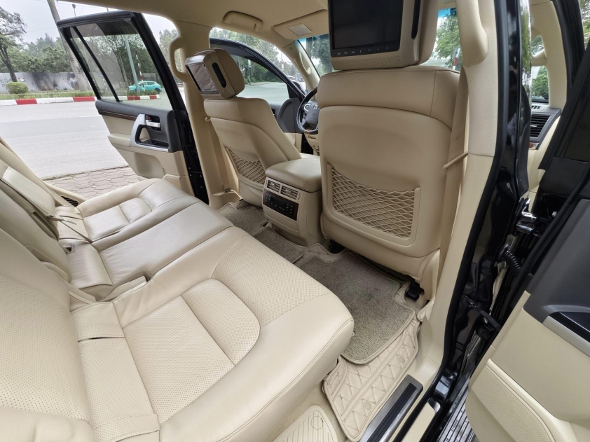 Toyota Land Cruiser cũ rao bán với giá ngỡ ngàng sau 8 năm lăn bánh 447412