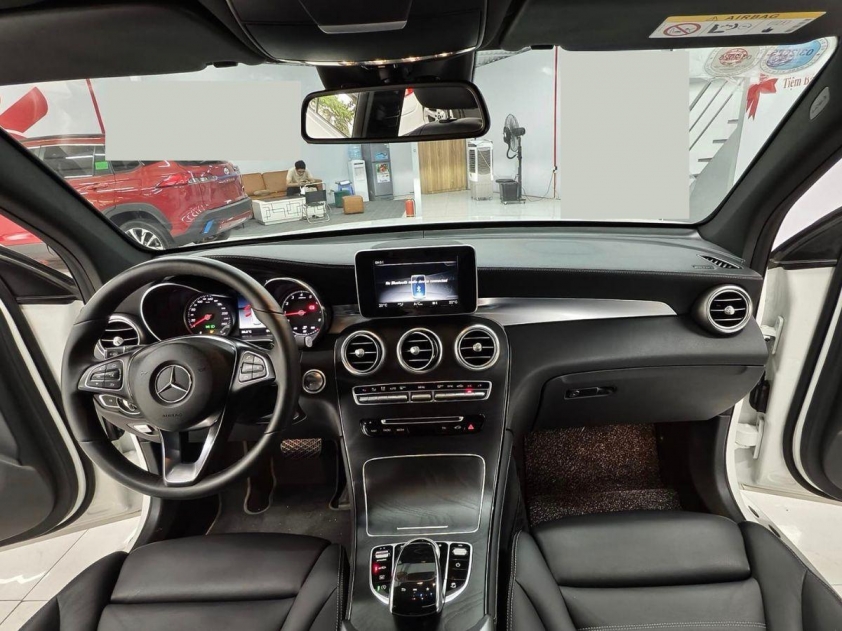 Ngỡ ngàng Mercedes-Benz GLC 300 lăn bánh 5 năm rao bán với giá ngang Honda CR-V 449899