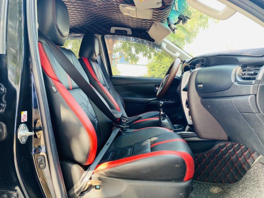 Toyota Fortuner lăn bánh 6 năm rao bán với giá ngang ‘đàn em’ Yaris Cross 452702