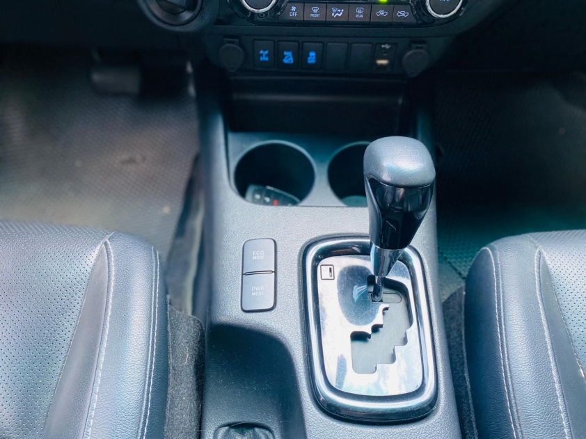 Ngỡ ngàng giá bán của Toyota Hilux cũ sau 5 năm lăn bánh 457274