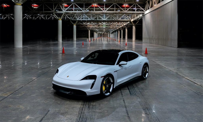 Porsche-Taycan-Indoor-Record