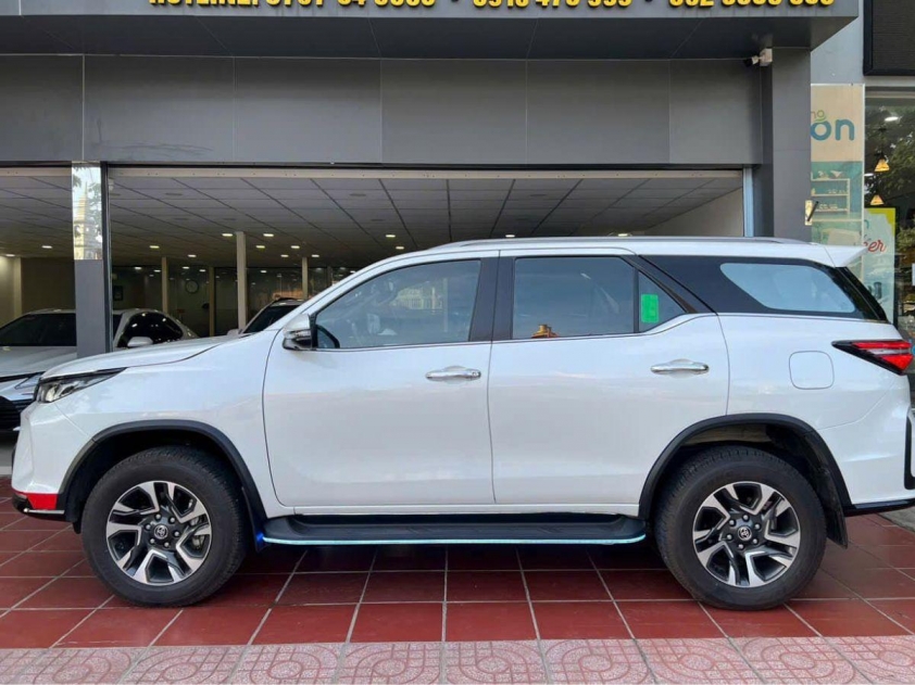 Lăn bánh vỏn vẹn 6.000 km, Toyota Fortuner 2022 được rao bán với giá khó tin 518769