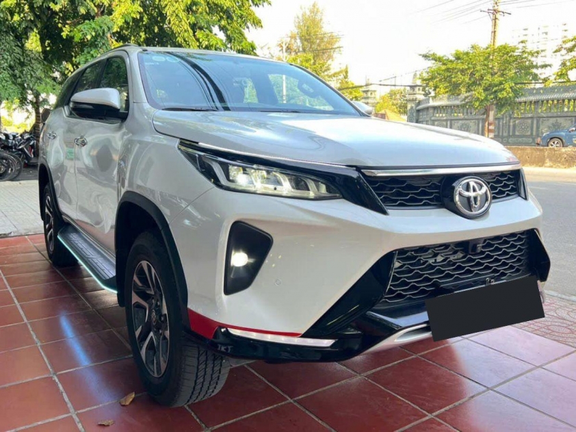 Lăn bánh vỏn vẹn 6.000 km, Toyota Fortuner 2022 được rao bán với giá khó tin 518770