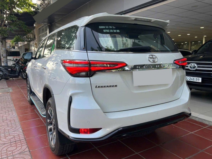 Lăn bánh vỏn vẹn 6.000 km, Toyota Fortuner 2022 được rao bán với giá khó tin 518771
