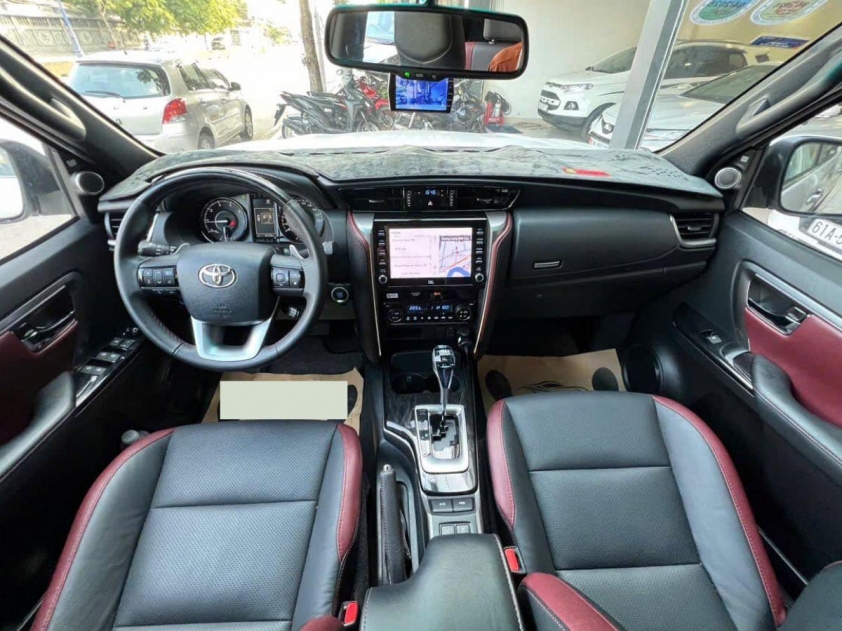 Lăn bánh vỏn vẹn 6.000 km, Toyota Fortuner 2022 được rao bán với giá khó tin 518778