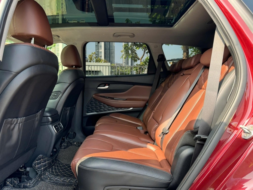 Hyundai Santa Fe 2021 lăn bánh 3 năm lên sàn xe cũ với giá bao nhiêu? 531529