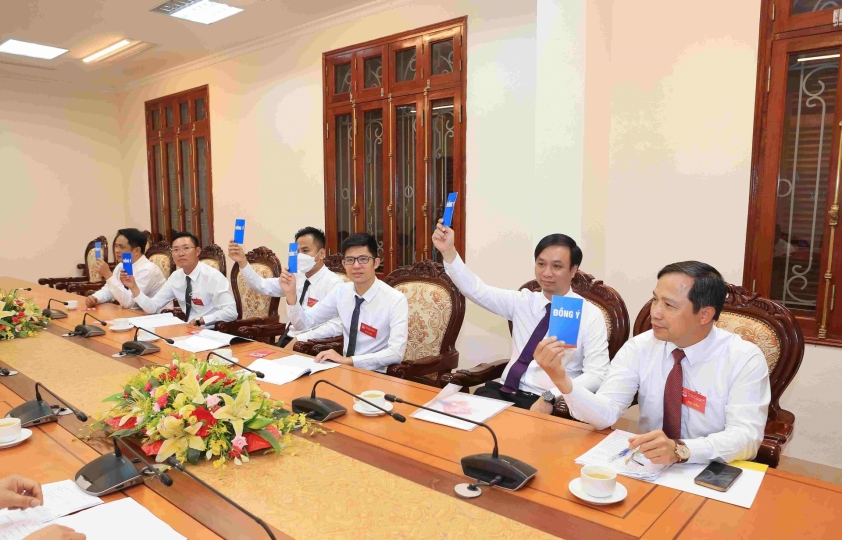 BCH-hop-phien-I-bau-Ban-thuong-vu-compressed