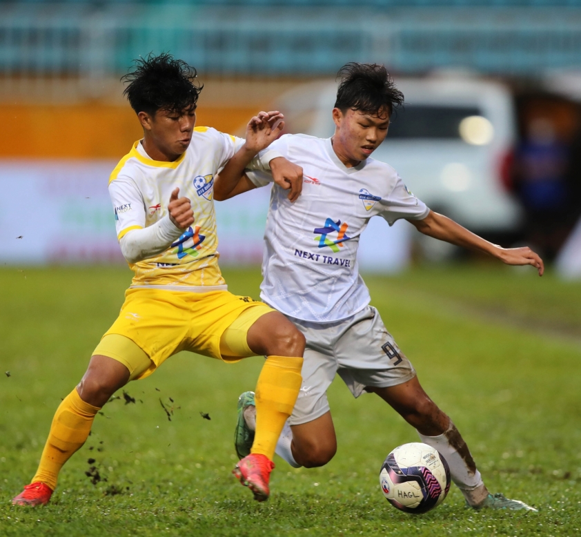 U15