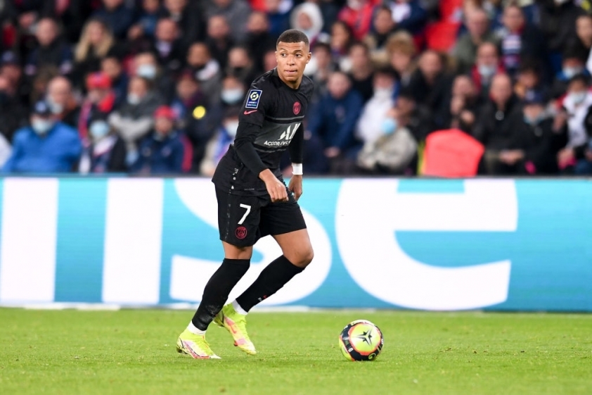 Mbappe đã có một trận đấu xuất sắc để giúp PSG giữ lại 3 điểm