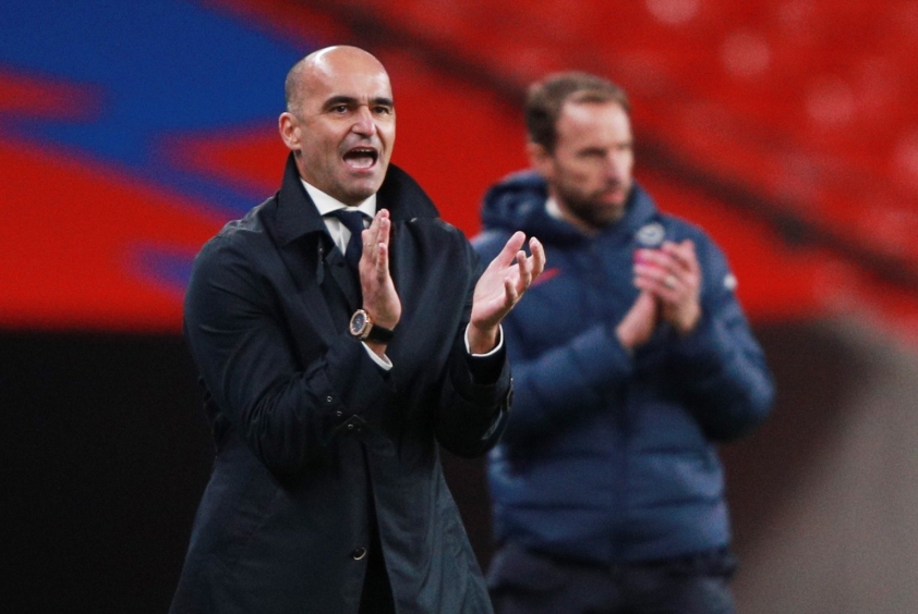 Roberto-Martinez-on-the-touchline-vs-Everton