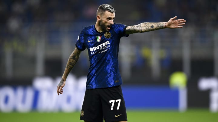 Marcelo-Brozovic-of-FC-Internazionale-gestures-dur-d7080145f6373f6409a290ee97fd17d0